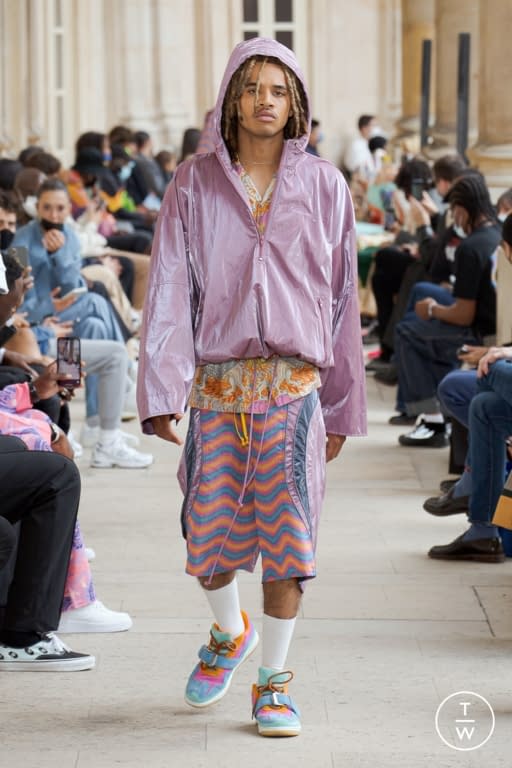 SS22 Bluemarble Look 1
