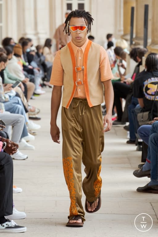 SS22 Bluemarble Look 18