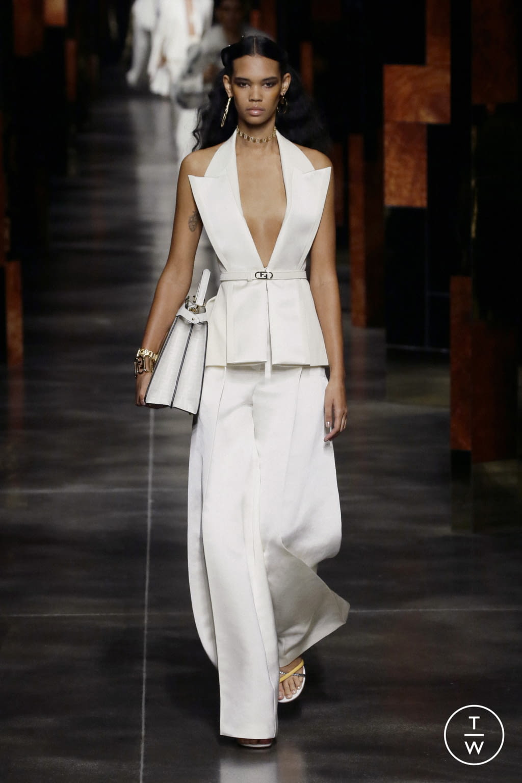 Fashion Week Milan Spring/Summer 2022 look 2 from the Fendi collection womenswear
