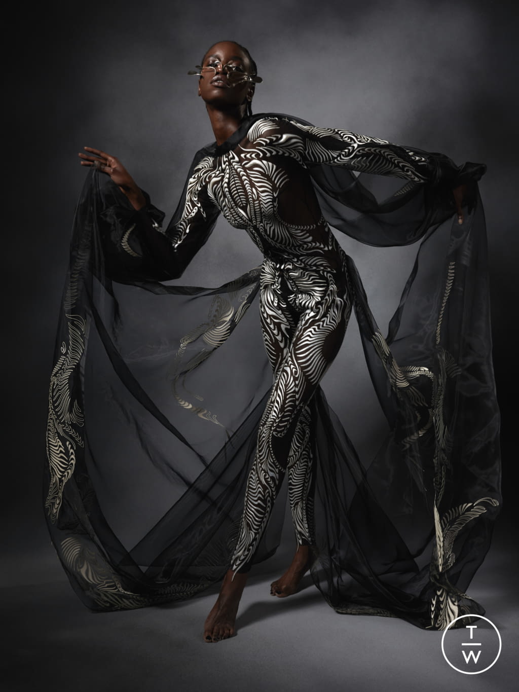 Fashion Week Paris Fall/Winter 2021 look 1 from the Iris Van Herpen collection couture