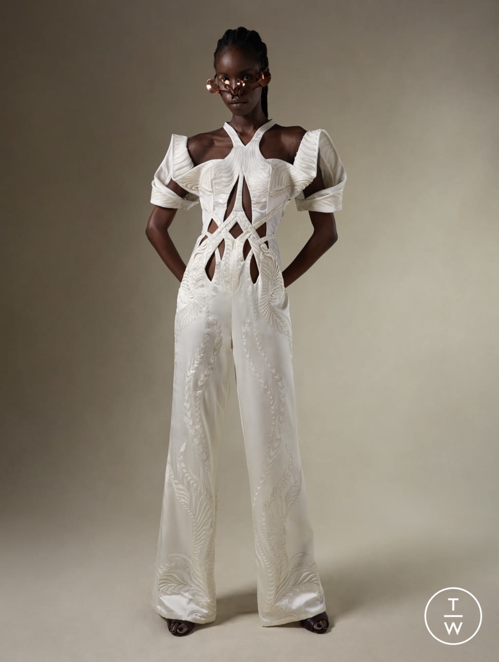 Fashion Week Paris Fall/Winter 2021 look 5 from the Iris Van Herpen collection couture