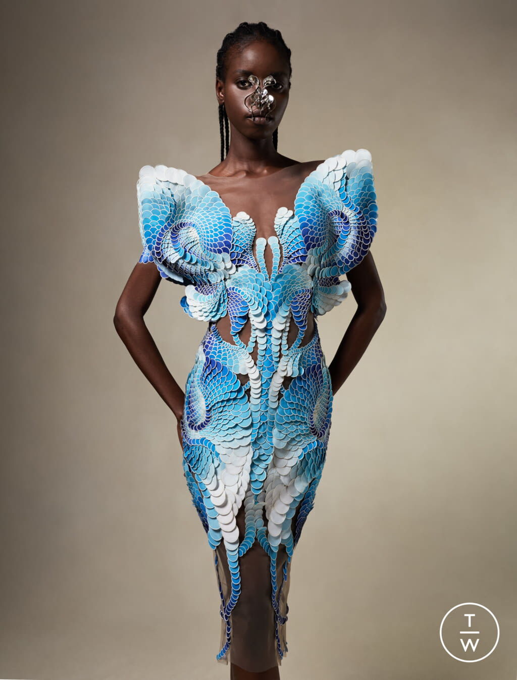 Fashion Week Paris Fall/Winter 2021 look 10 from the Iris Van Herpen collection couture