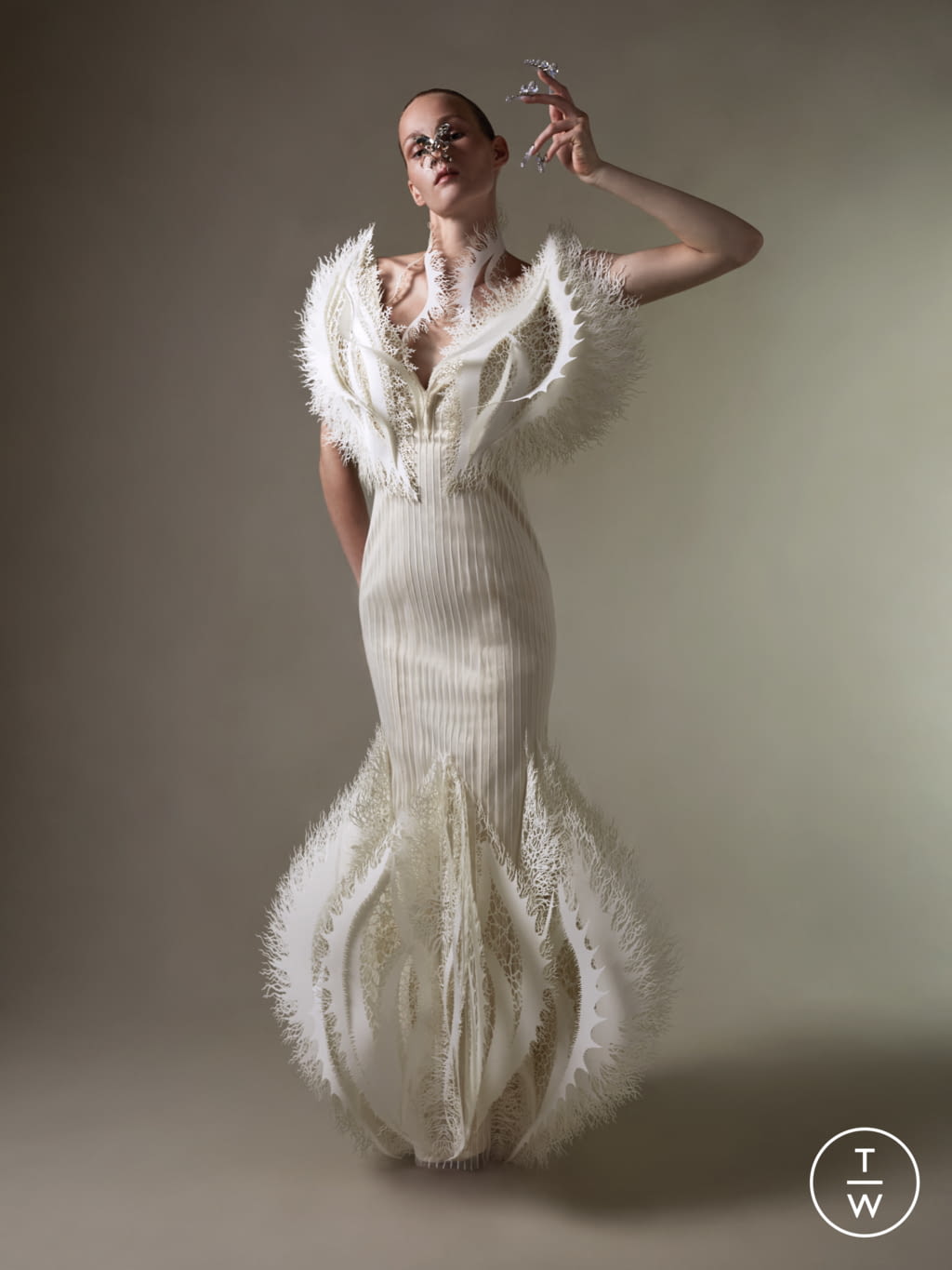 Fashion Week Paris Fall/Winter 2021 look 15 from the Iris Van Herpen collection couture