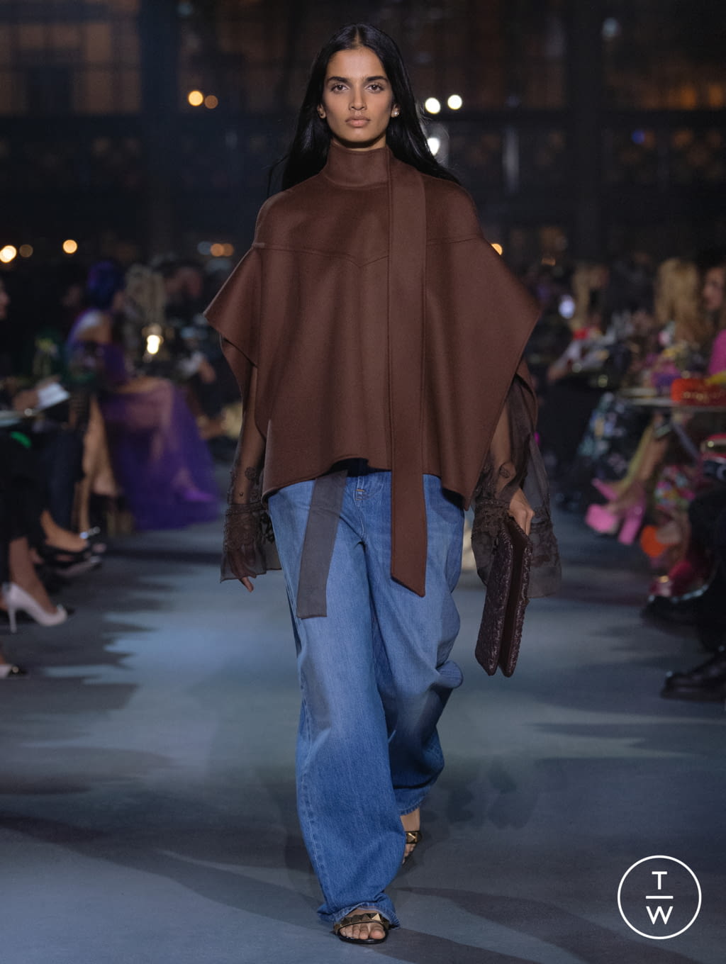 Fashion Week Paris Spring/Summer 2022 look 15 de la collection Valentino womenswear