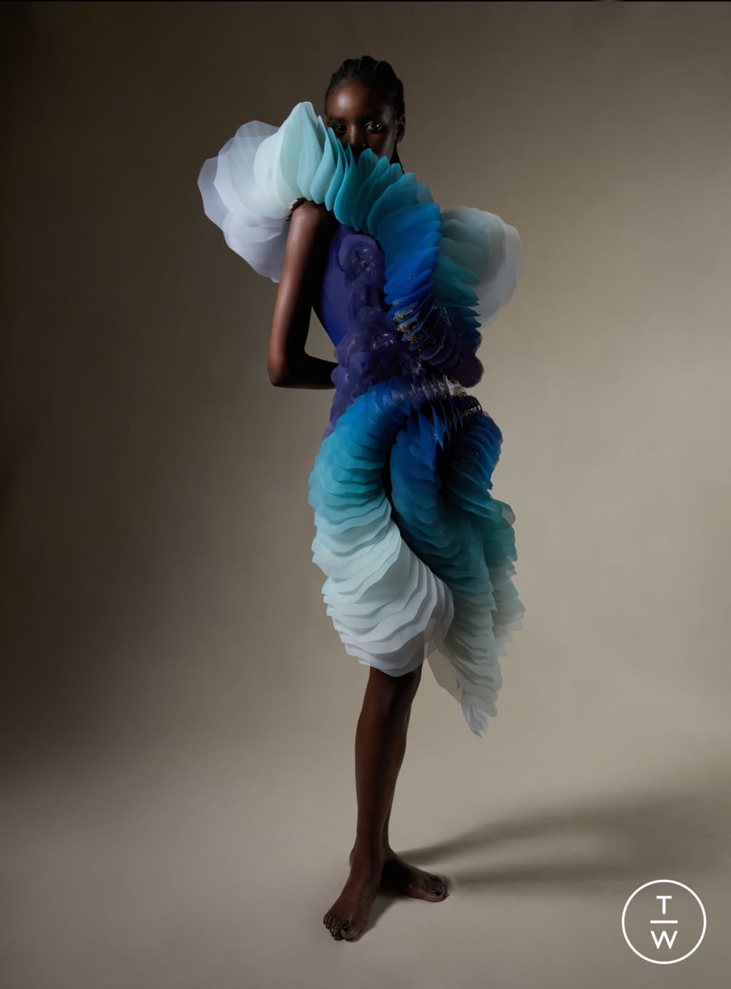 Fashion Week Paris Fall/Winter 2021 look 16 from the Iris Van Herpen collection couture