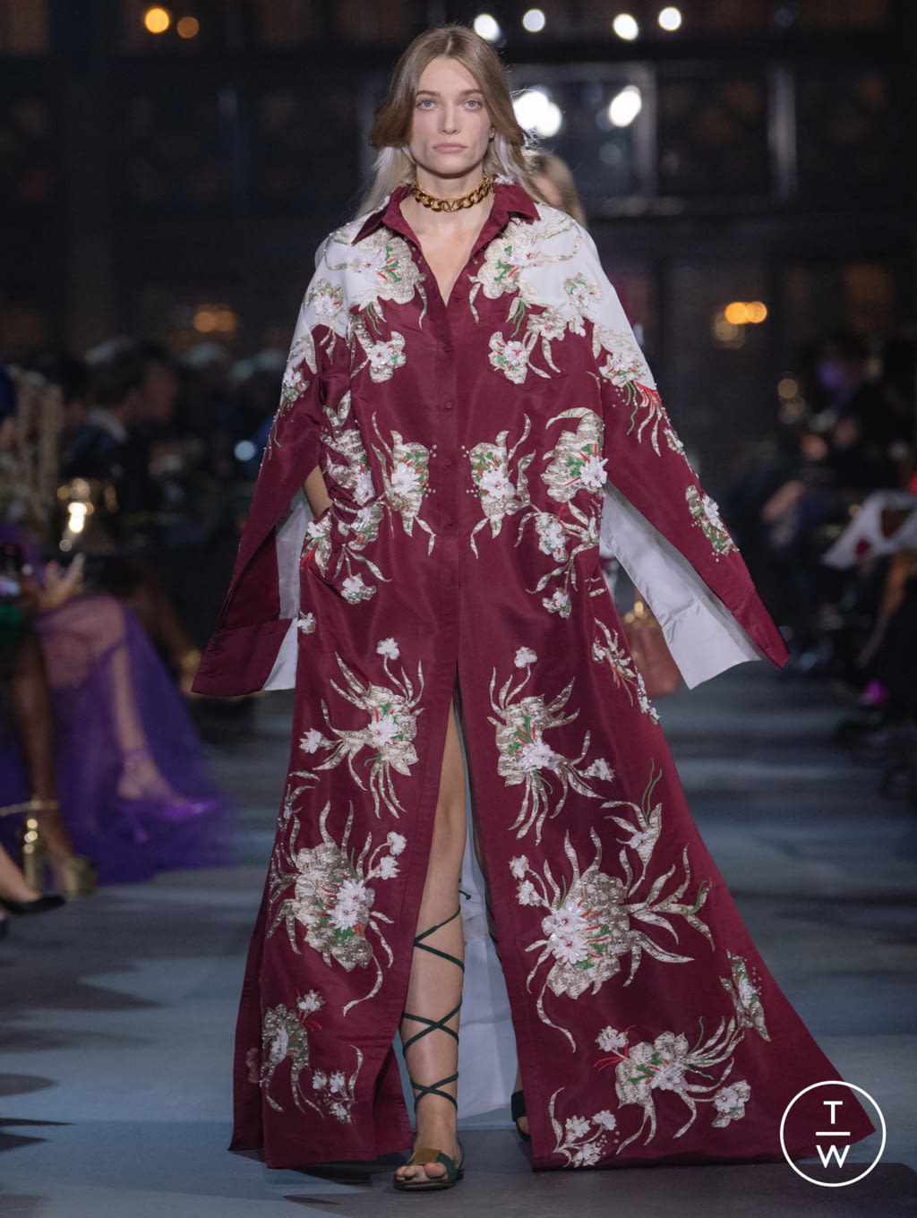 Fashion Week Paris Spring/Summer 2022 look 97 from the Valentino collection womenswear