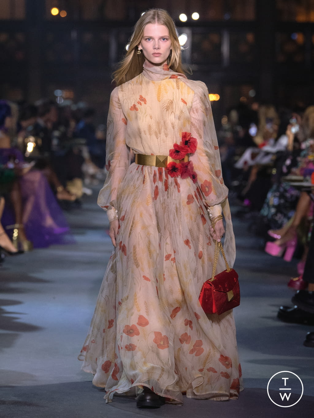 Fashion Week Paris Spring/Summer 2022 look 87 from the Valentino collection womenswear