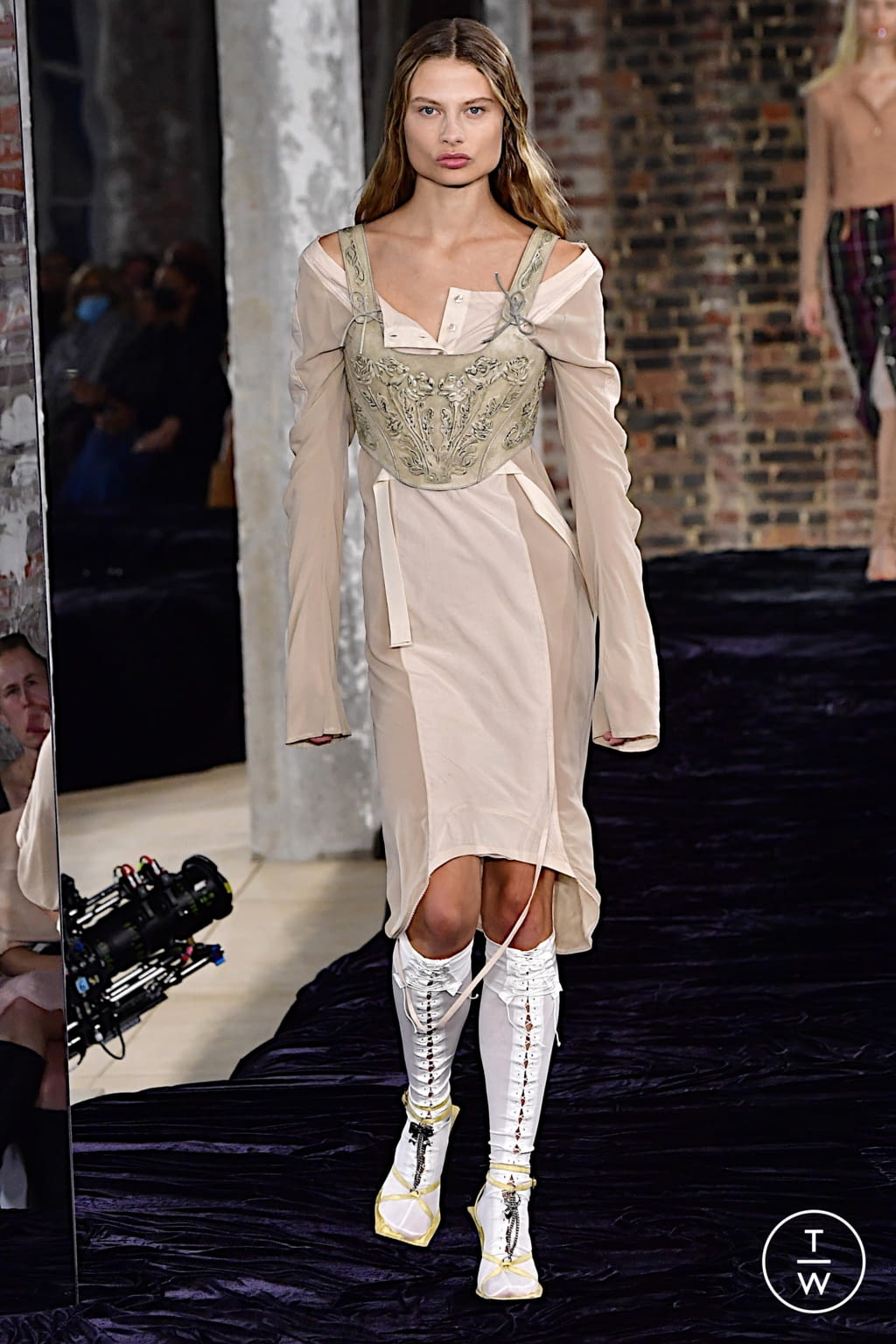 Fashion Week Paris Spring/Summer 2022 look 16 from the Acne Studios collection womenswear