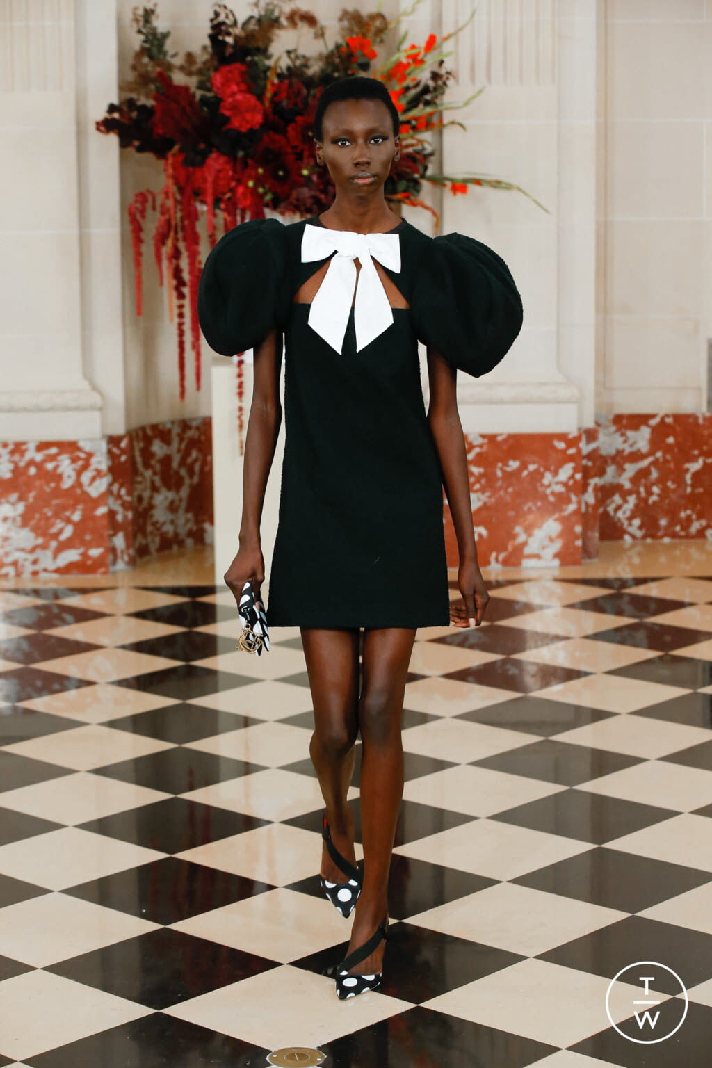 Fashion Week New York Spring/Summer 2022 look 10 from the Carolina Herrera collection womenswear