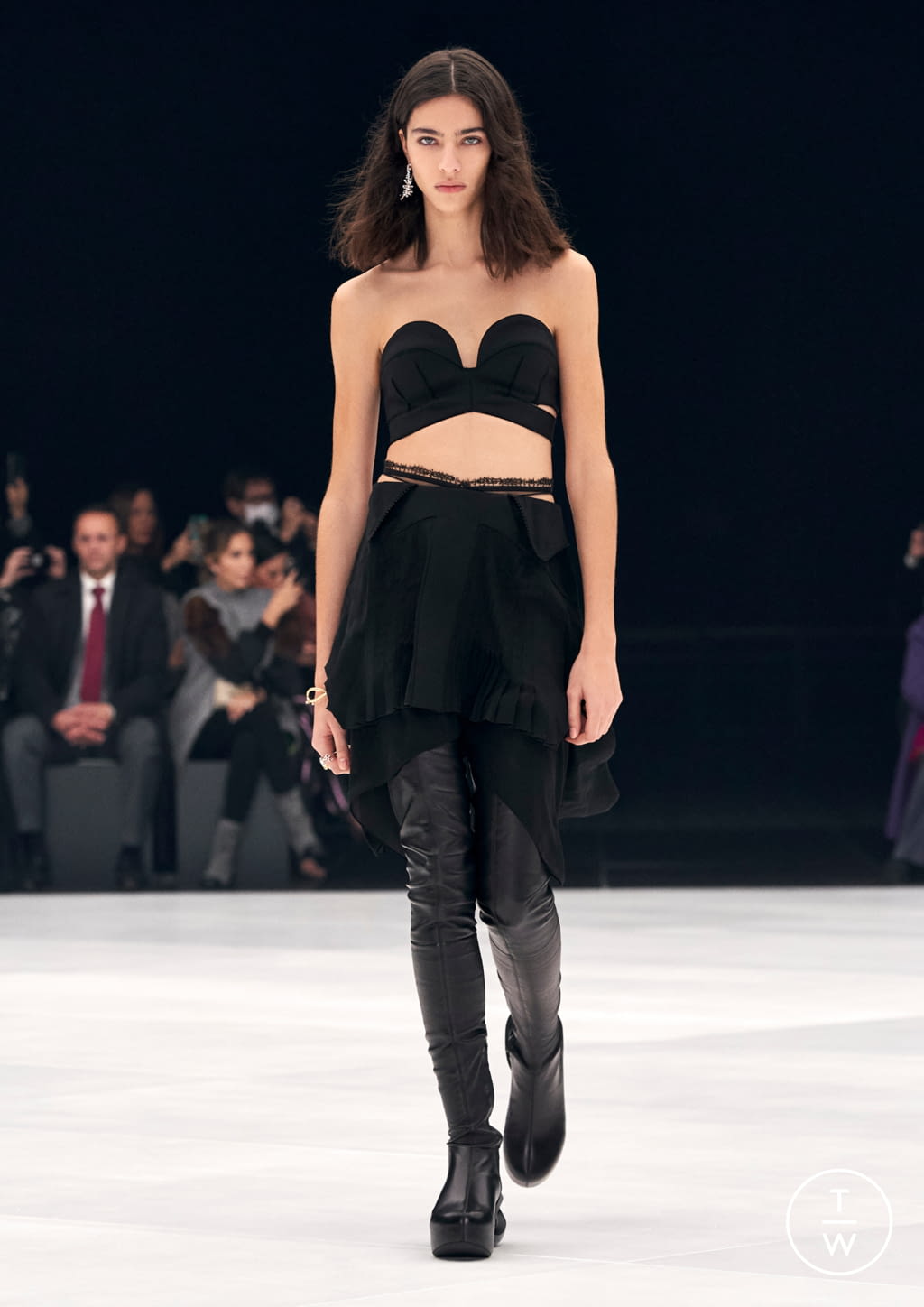 Fashion Week Paris Spring/Summer 2022 look 2 from the Givenchy collection womenswear