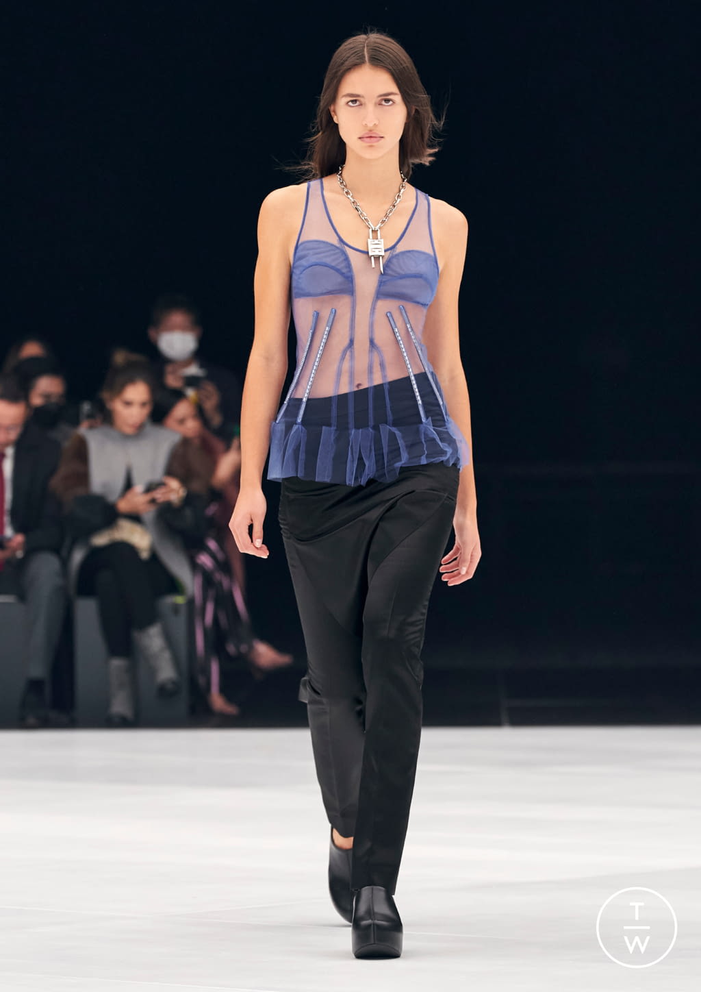 Fashion Week Paris Spring/Summer 2022 look 44 from the Givenchy collection womenswear