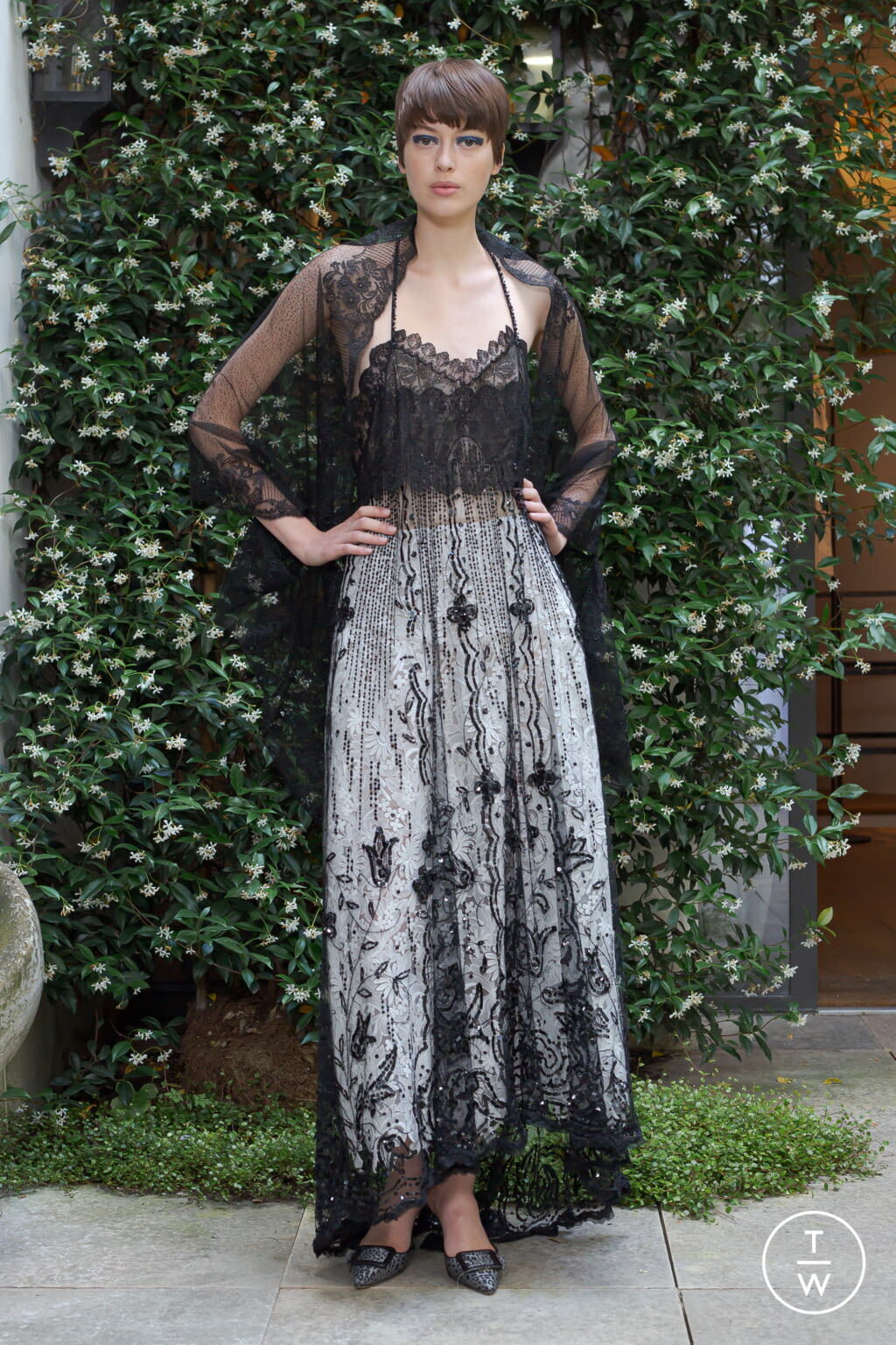 Fashion Week Paris Fall/Winter 2021 look 18 from the Julie de Libran collection couture