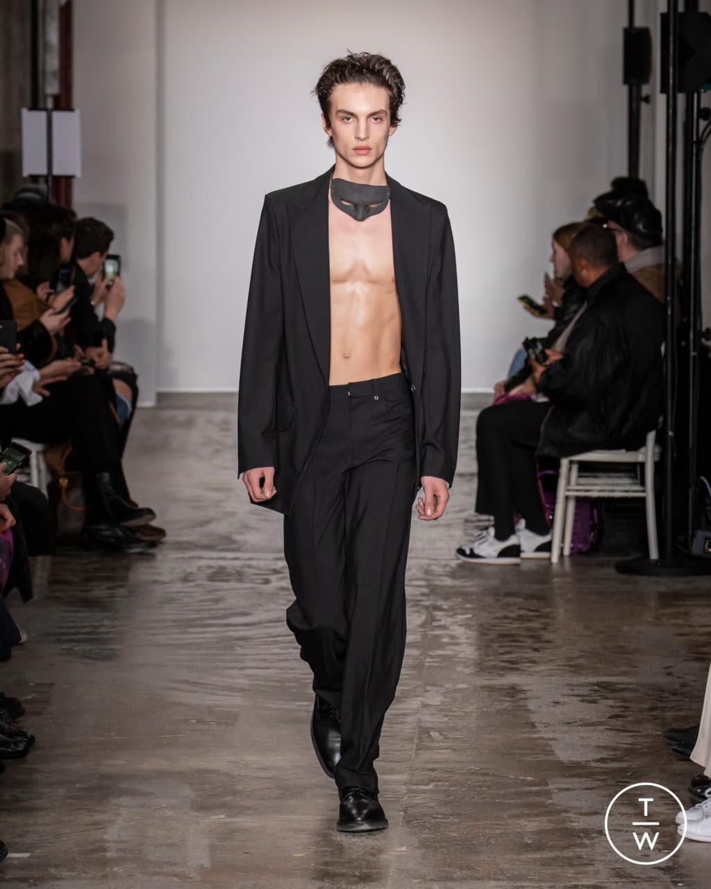 Fashion Week Paris Fall/Winter 2020 look 2 from the Ludovic de Saint Sernin collection menswear