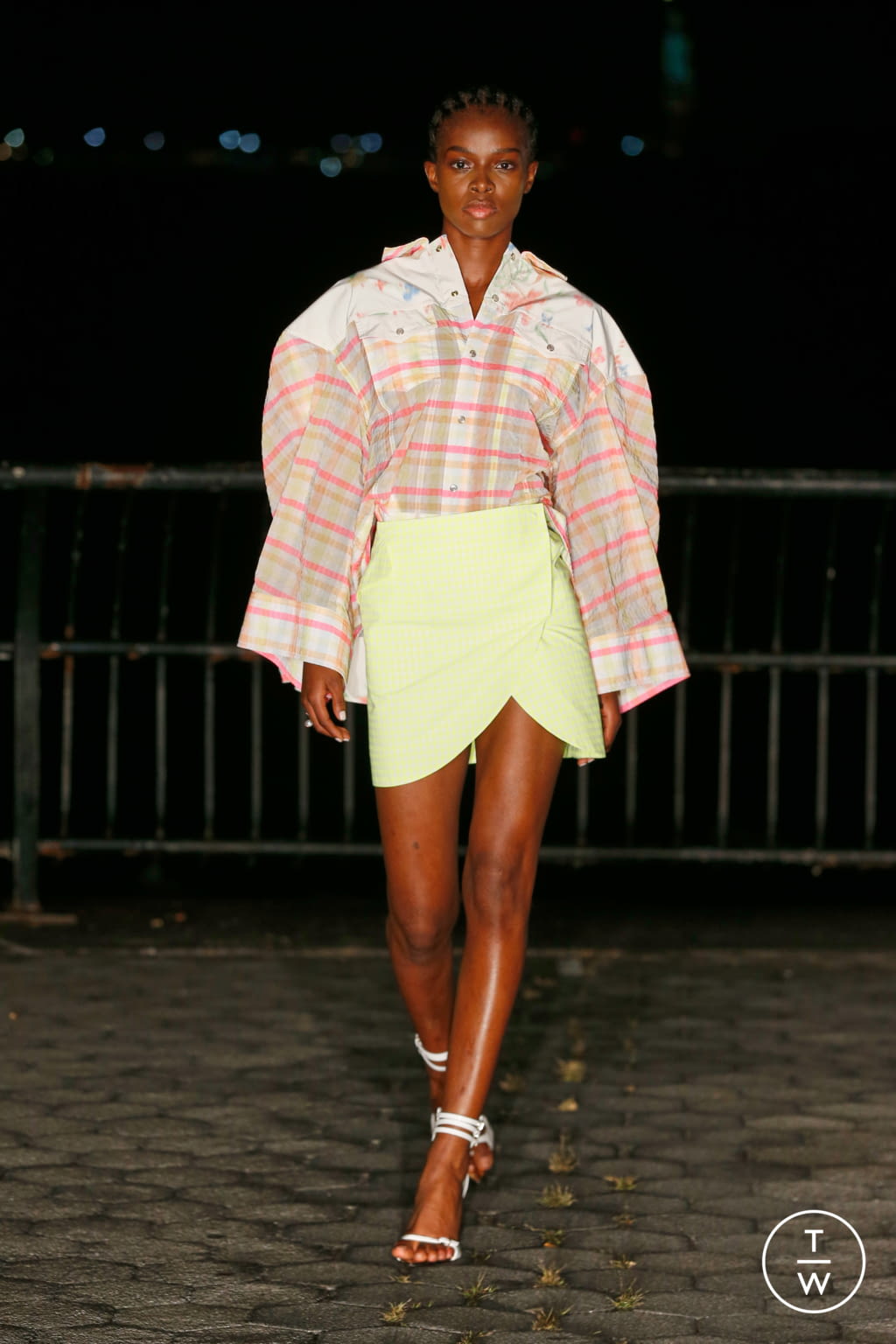 Fashion Week New York Spring/Summer 2022 look 4 from the Prabal Gurung collection womenswear