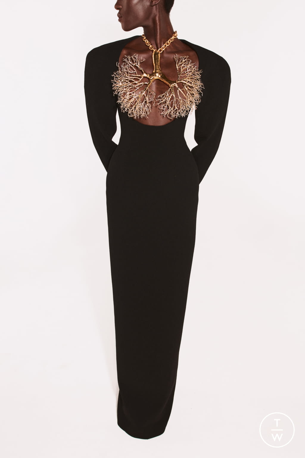 Fashion Week Paris Fall/Winter 2021 look 11 from the Schiaparelli collection couture