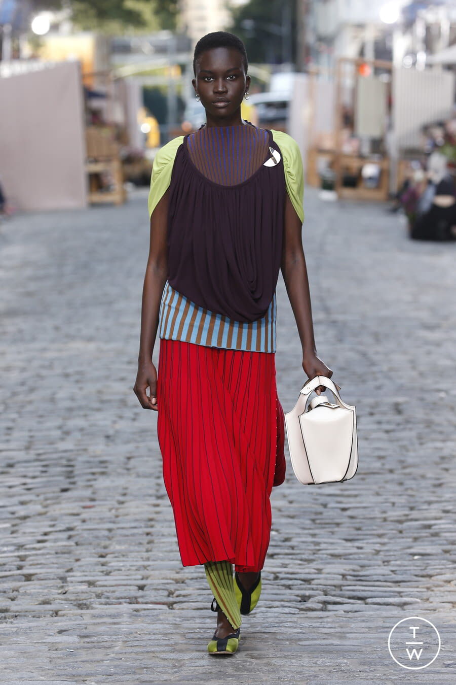 Fashion Week New York Spring/Summer 2022 look 5 from the Tory Burch collection womenswear